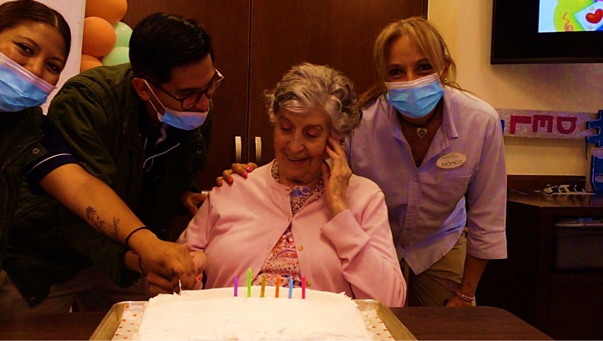convivencia durante visita a una residencia de cuidado del Alzheimer